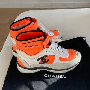 ❤️‍🔥 Chanel high top sneakers in neon orange with velcro logo strap❤️‍🔥